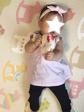 「KP（ケーピー）のアイテム（パンツ）」を使った、じゃすみんさん（キッズ・60cm）の春コーディネート