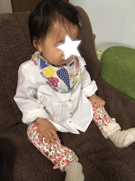 「KP（ケーピー）のアイテム（パンツ）」を使った、じゃすみんさん（キッズ・70cm）の秋コーディネート