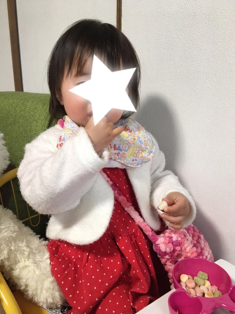 「女の子、1歳3ヶ月、シャーリーテンプル、ハンドメイド、ポシェット、ocean＆ground、スタイ、90cm、ひな祭り」｜「sense of wonderのアイテム（スタイ/よだれかけ、その他）」を使った、じゃすみんさん（キッズ・70cm）の春コーディネートの1枚目の写真