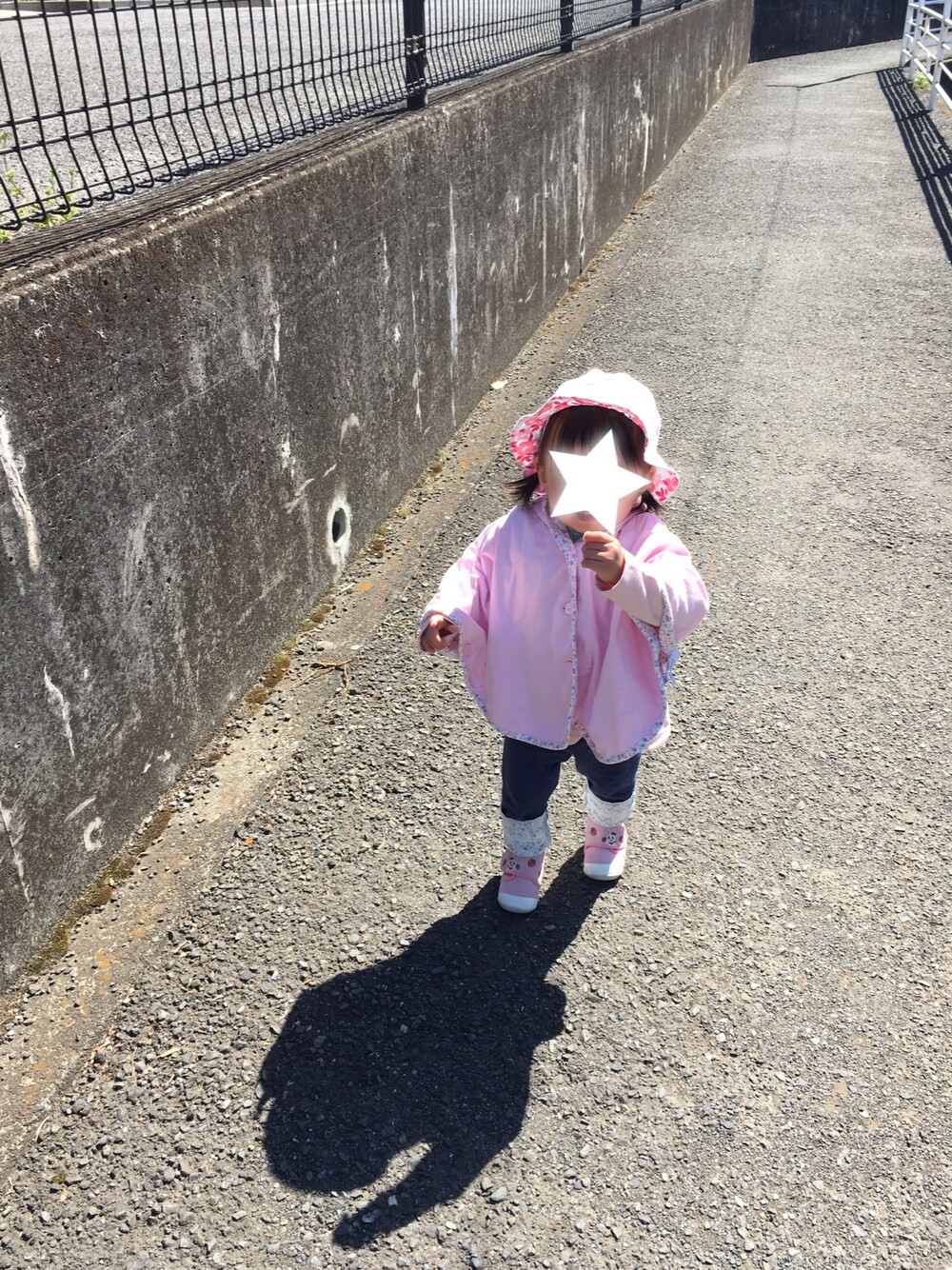 「女の子、1歳4ヶ月、KP、ミキハウス、80cm、90cm」｜「MIKI HOUSEのアイテム（ハット、ホワイト系）」を使った、じゃすみんさん（キッズ・70cm）の春コーディネートの1枚目の写真