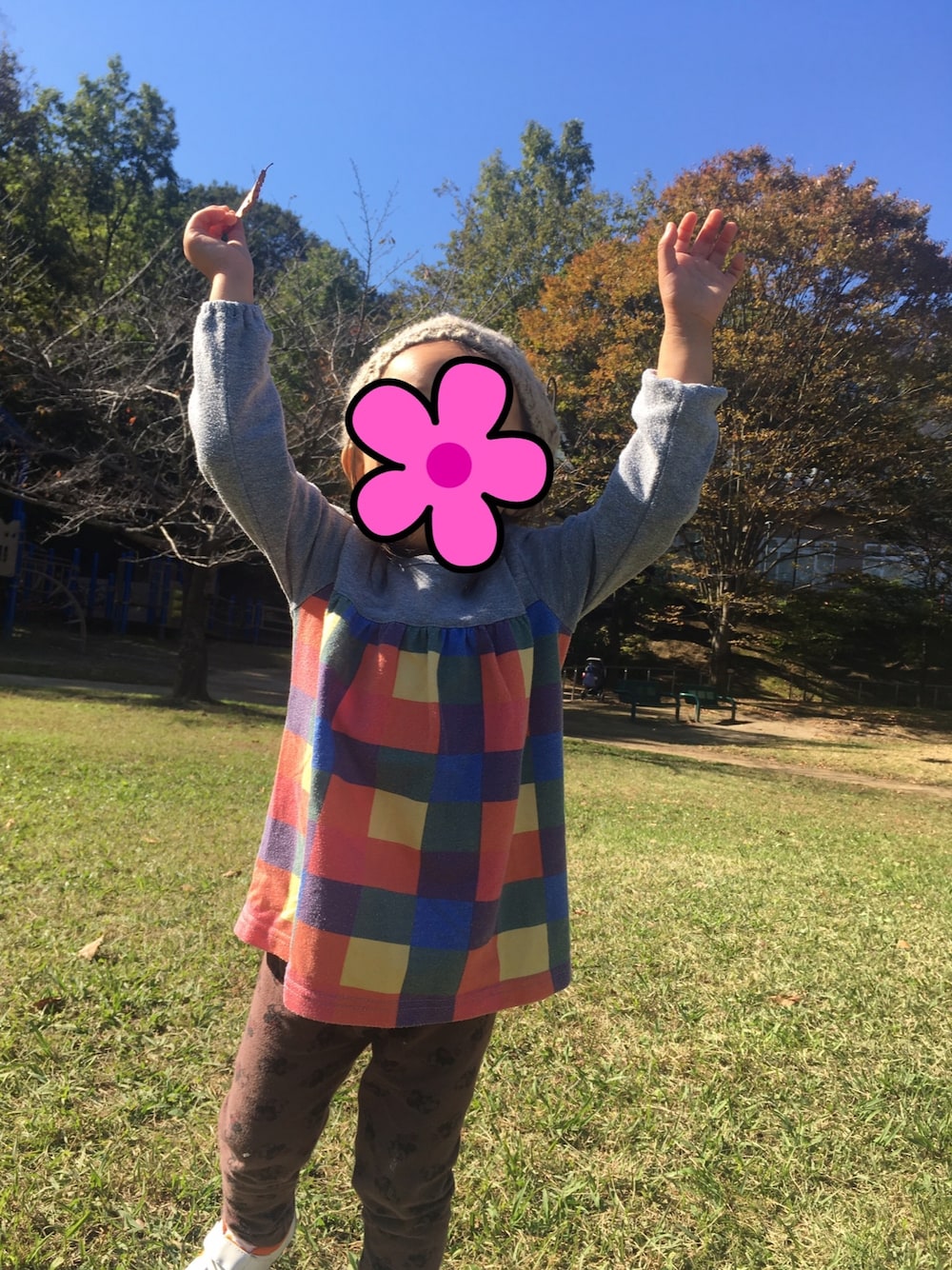 「1歳11ヶ月、西松屋、UNIQLO、ダイソー、95cm」｜「DAISOのアイテム（ハンチング/ベレー帽、ベージュ系）」を使った、じゃすみんさん（キッズ・70cm）の秋コーディネートの1枚目の写真