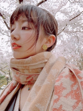「TOMMY HILFIGER（トミーヒルフィガー）のアイテム（マフラー）」を使った、CeciliaLovesUさん（レディース・165cm）の春コーディネート