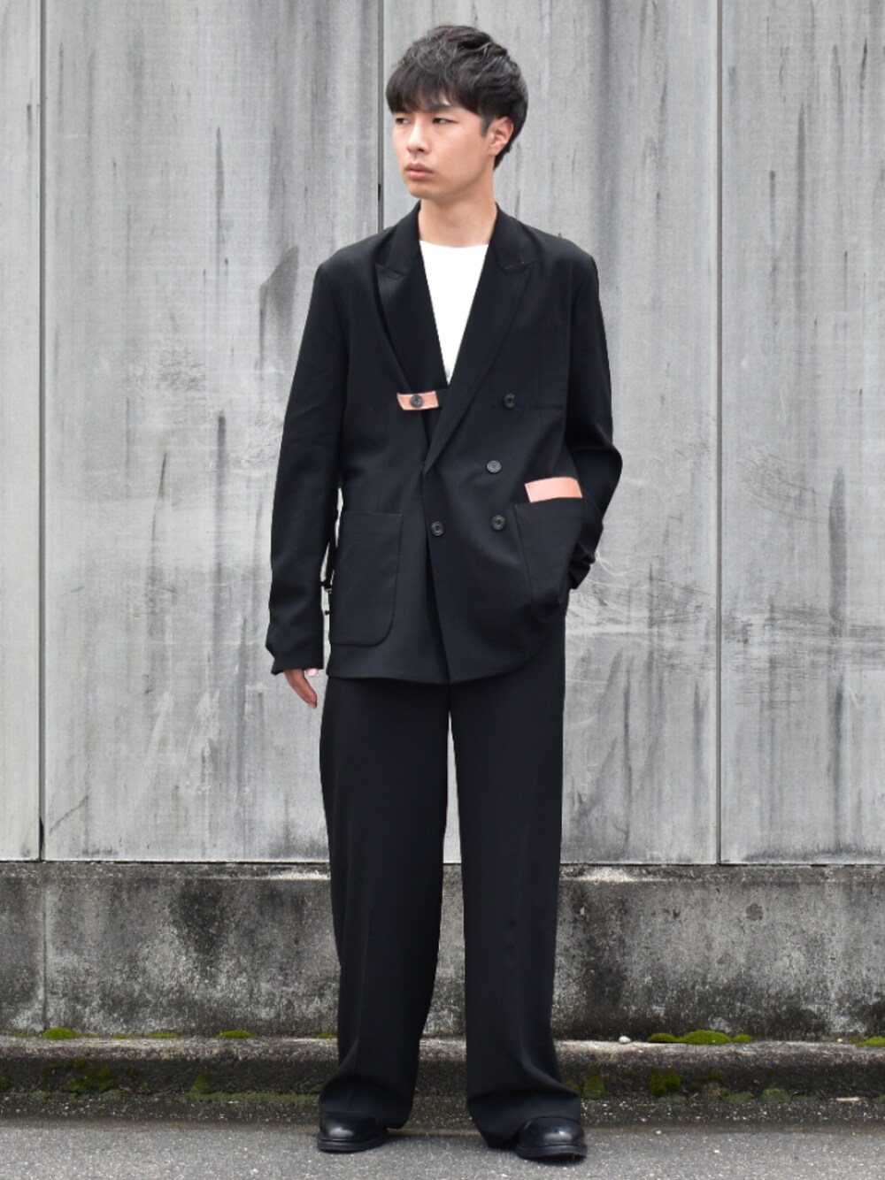 「これが私をアゲる服、シンプルコーデ、セットアップ、ビックシルエット、リラックススタイル、ファッションの力を信じよう、ブラックコーデ、モノトーンコーデ、ゆるコーデ、ワイドパンツ」｜「JALAN SRIWIJAYAのジャランスリウァヤ/Jalan Sriwijaya/98651/EDWARD/CALF/BLACK/EXTRA LIGHTSOLE/軽量ラバーソール　プレーントゥ（ドレスシューズ、ブラック系）」を使った、saharaさん（メンズ・171cm）の春コーディネートの1枚目の写真