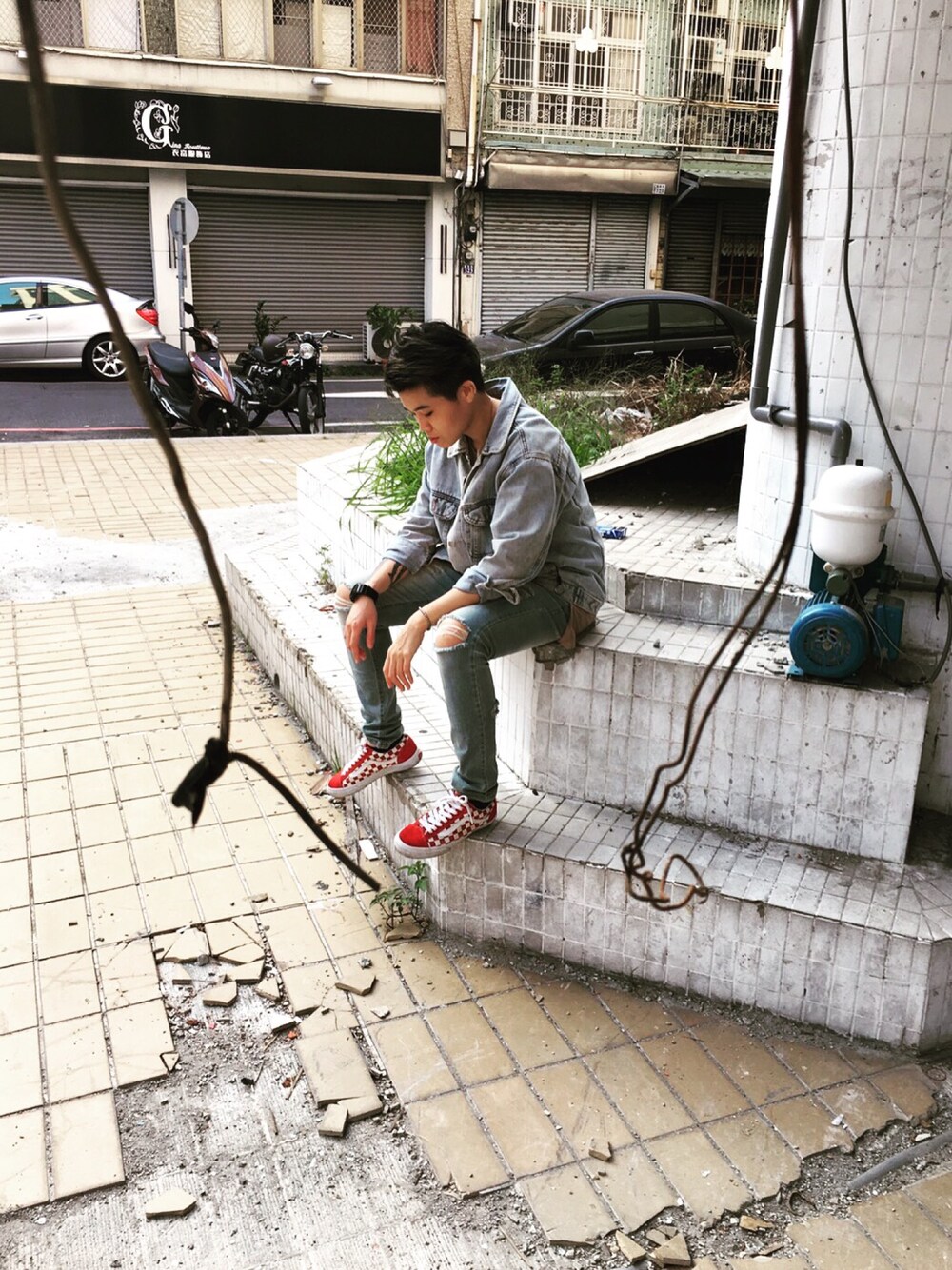 「chaiyi」｜「VANSのアイテム（シューズ、レッド系）」を使った、李小Bさん（レディース・160cm）の秋コーディネートの1枚目の写真