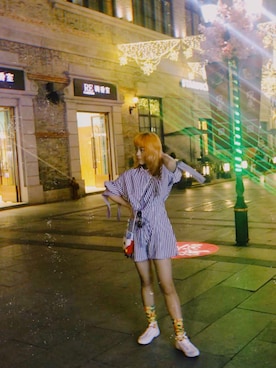 「SUPERGA（スペルガ）のアイテム（スリッポン）」を使った、徐加珺さん（レディース・155cm）の春コーディネート
