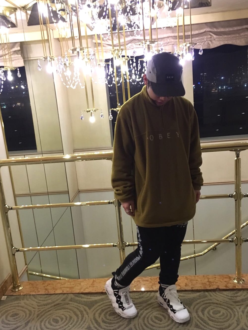 「お洒落さんとつながりたい、冬コーデ、今日のコーデ、ビッグシルエット、ストリート、NIKE、OBEY、LEFLAH、スウェットパンツ」｜「krewのアイテム（キャップ、グレー系）」を使った、M4S4T0さん（メンズ・160cm）の冬コーディネートの1枚目の写真