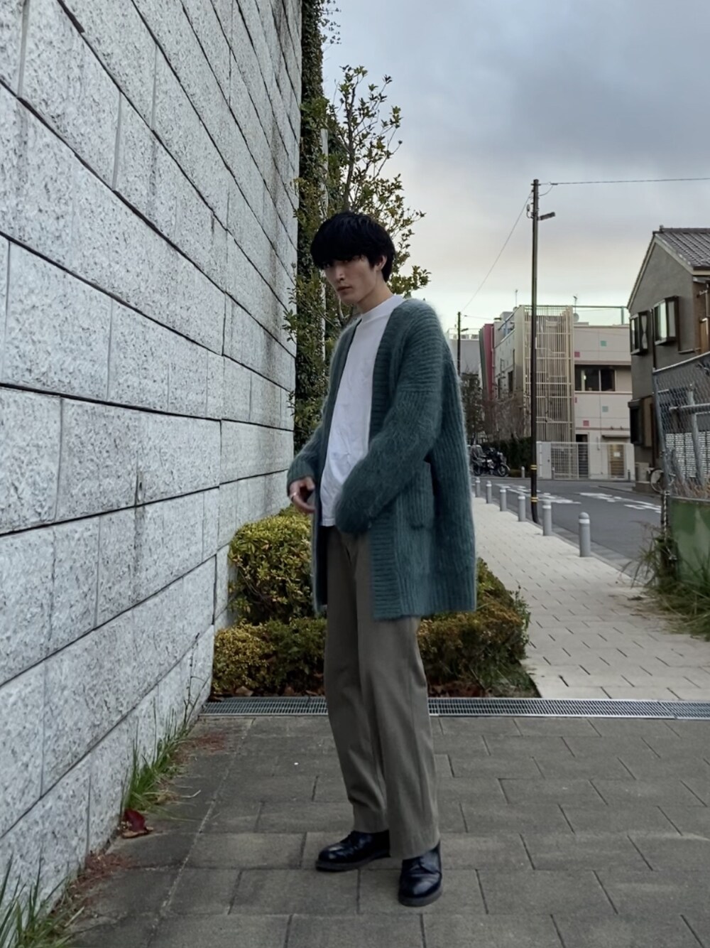「おしゃれさんと繋がりたい」｜「BATONERの【BATONER】GOWN CARDIGAN（カーディガン/ボレロ、グリーン系）」を使った、ゆーさくさん（メンズ・172cm）の冬コーディネートの1枚目の写真