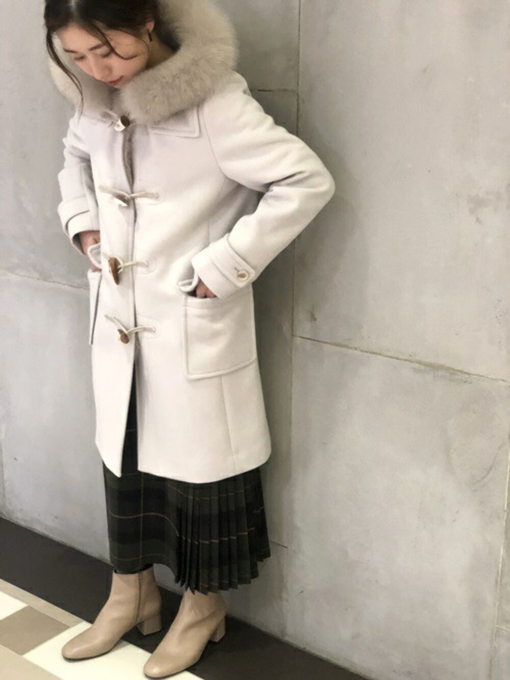 「ダッフルコート、シップス フォー ウィメン(SHIPS for women)、SHIPS for women」｜「SHIPSのファーダッフルコートgray◆（ダッフルコート、グレー系）」を使った、清水さん（レディース・154cm）の冬コーディネートの1枚目の写真