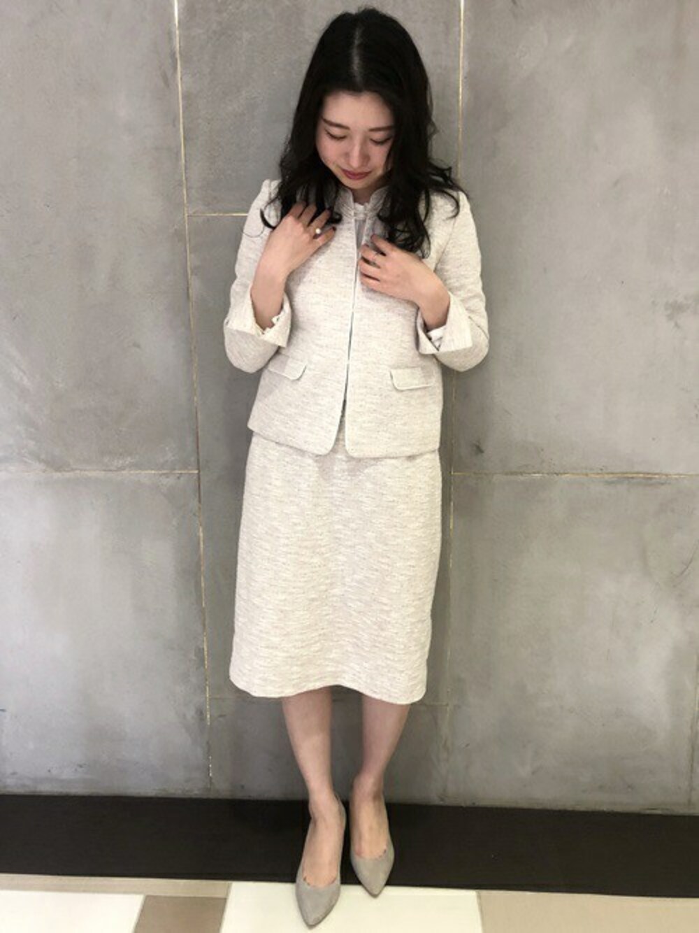 「セットアップ、ツイード、ノーカラージャケット、シップス フォー ウィメン(SHIPS for women)、コンビワンピ、SHIPS for women」｜「SHIPSの【セットアップ対応可能】ジャージーツイードノーカラージャケット◇（ノーカラージャケット、ベージュ系）」を使った、清水さん（レディース・154cm）の冬コーディネートの1枚目の写真