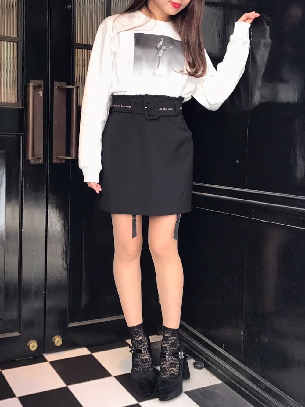 「EATMEのハーネスレースバレリーナTOP（Tシャツ/カットソー、ホワイト系）」を使った、eatme-staffさん（レディース・162cm）の冬コーディネートの1枚目の写真