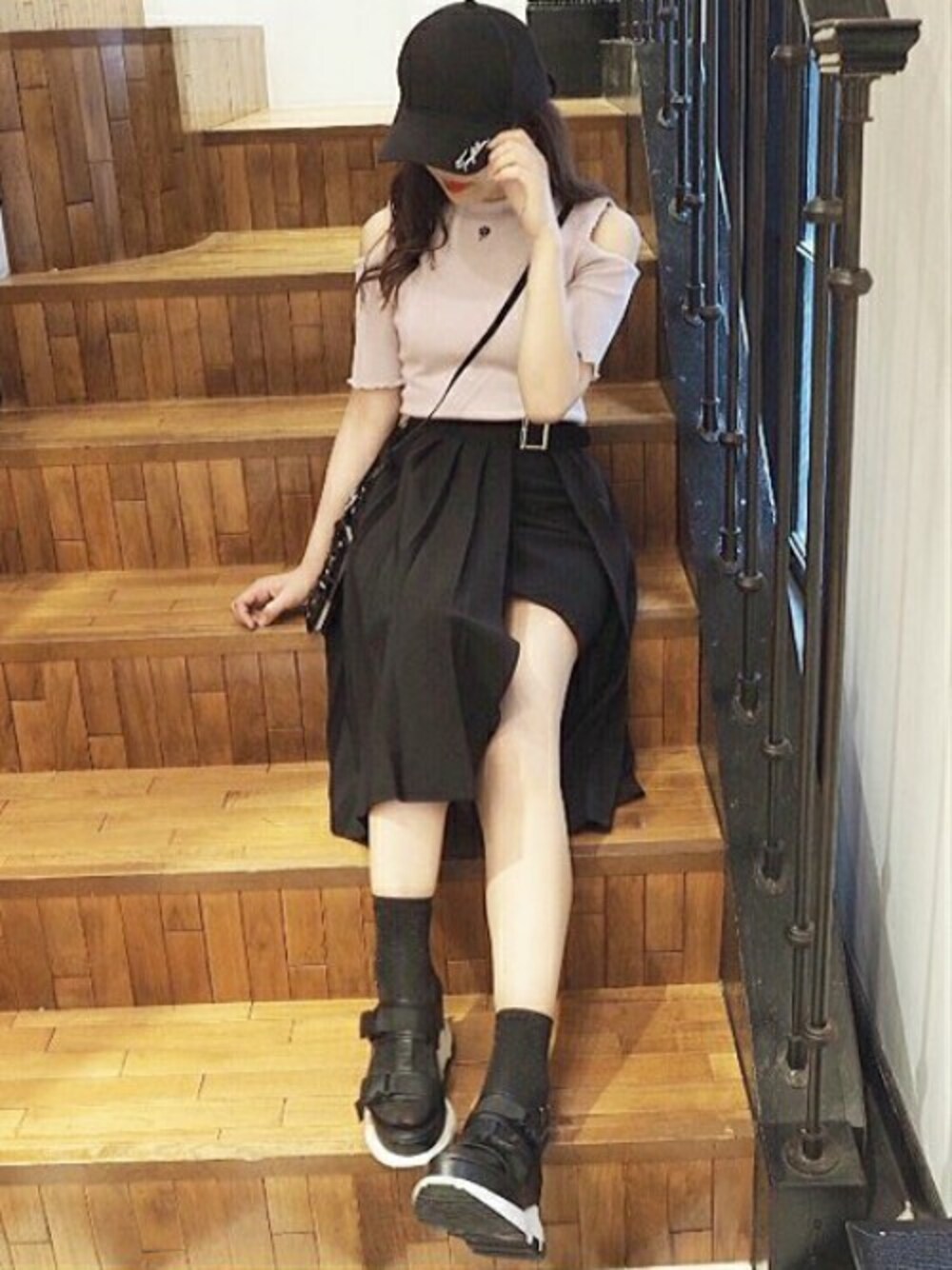 「top、トップス、リブ　、オープンショルダー、リブT、リブトップス」｜「EATMEのオープンショルダーリブTOP（Tシャツ/カットソー、ピンク系）」を使った、eatme-staffさん（レディース・162cm）の夏コーディネートの1枚目の写真