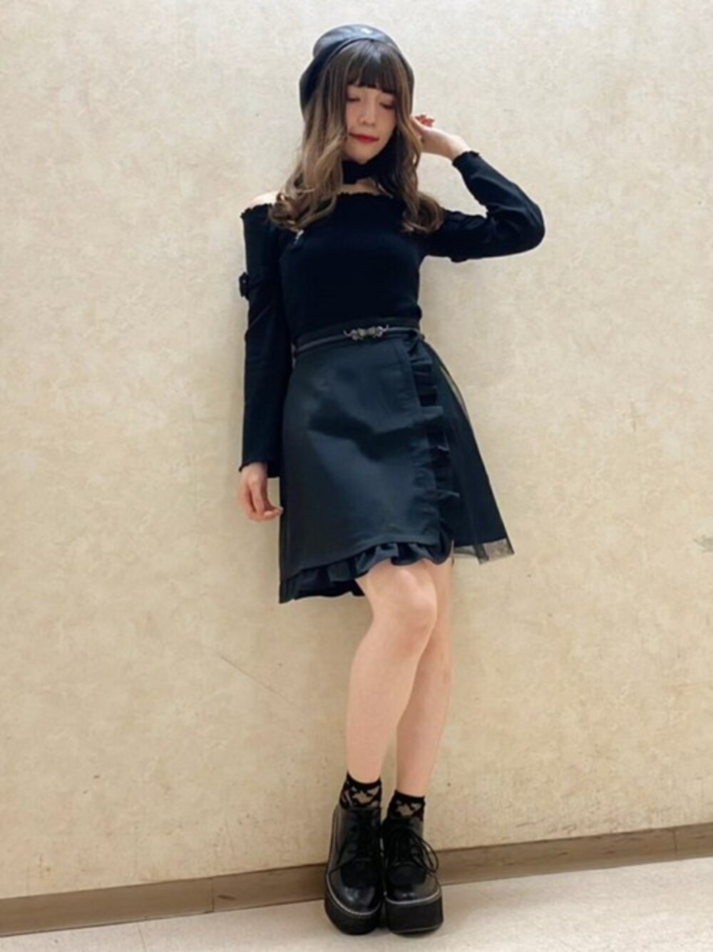 「スカート、ベレー帽、アシンメトリー、シューズ、ベルト、リブトップス」｜「EATMEのレースアップチュールコンビシューズ（その他シューズ、ブラック系）」を使った、eatme-staffさん（レディース・160cm）の春コーディネートの1枚目の写真