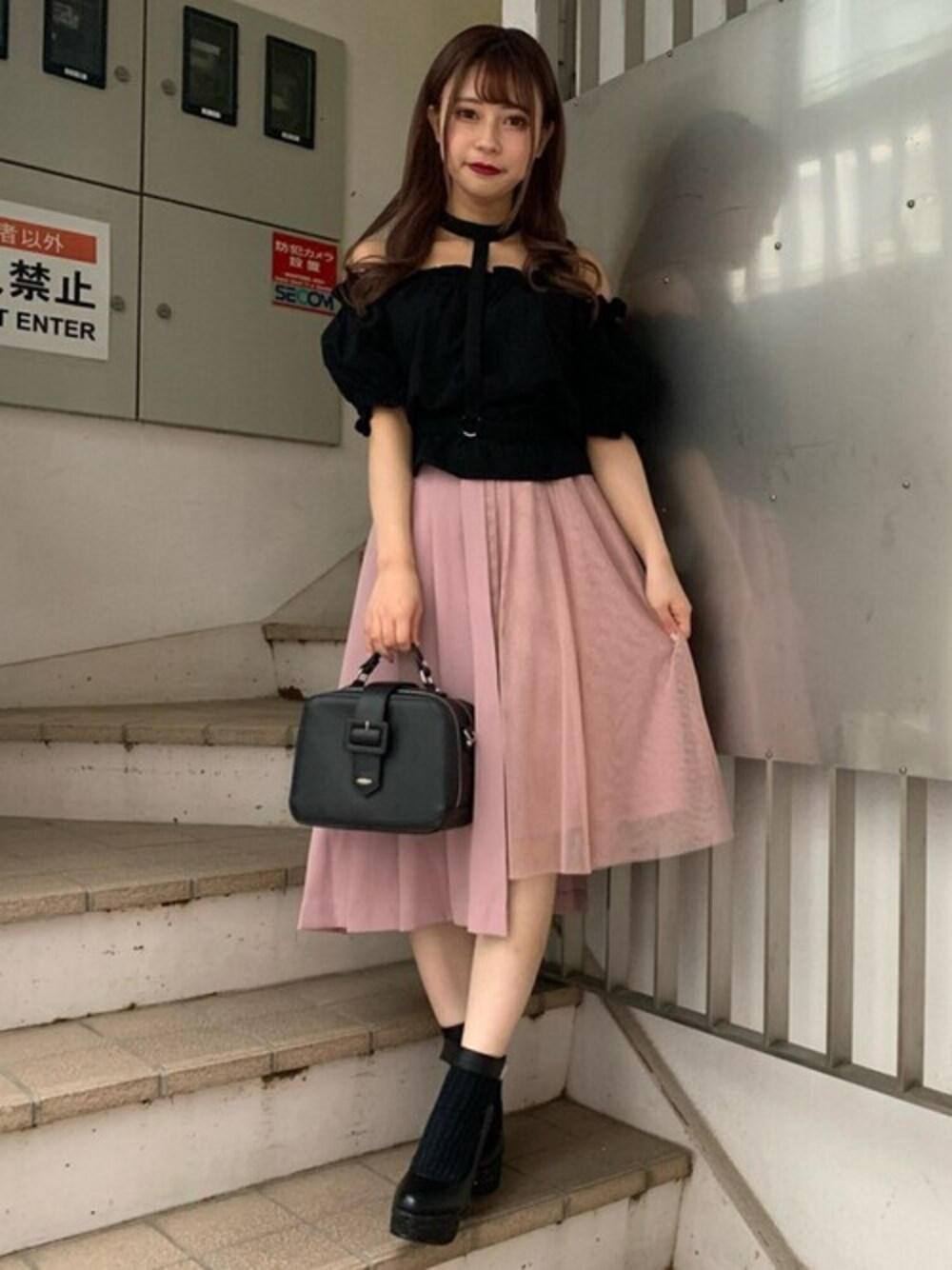 「パンプス、スカート、top、BAG、チュールスカート、プリーツスカート」｜「EATMEのグリッターパンプス（パンプス、ブラック系）」を使った、eatme-staffさん（レディース・150cm）の夏コーディネートの1枚目の写真