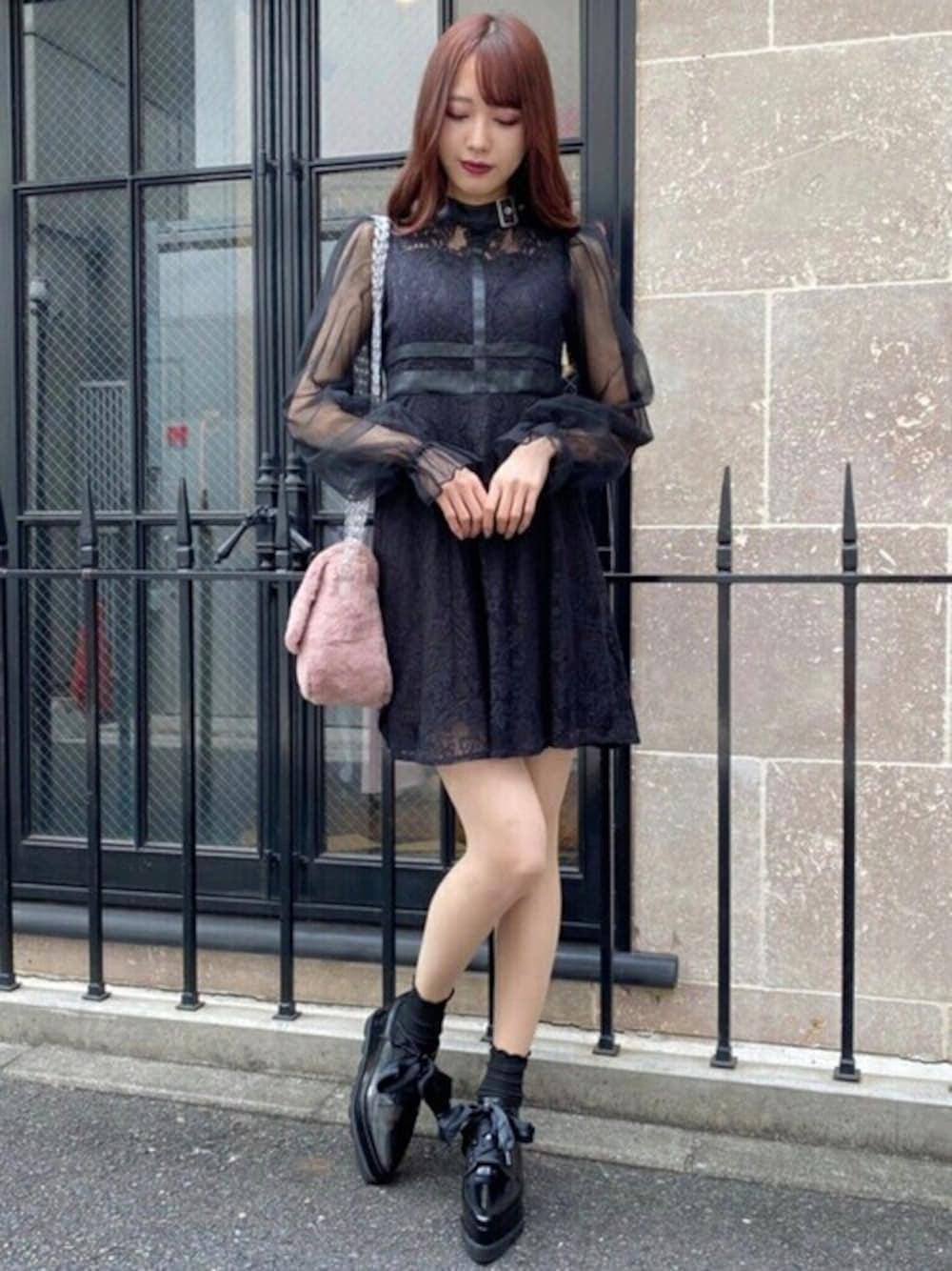 「ワンピース、BAG、レース、シューズ、レースワンピース、ワンピーススタイル」｜「EATMEのベルテッドレースワンピース（ワンピース、ブラック系）」を使った、eatme-staffさん（レディース・164cm）の秋コーディネートの1枚目の写真