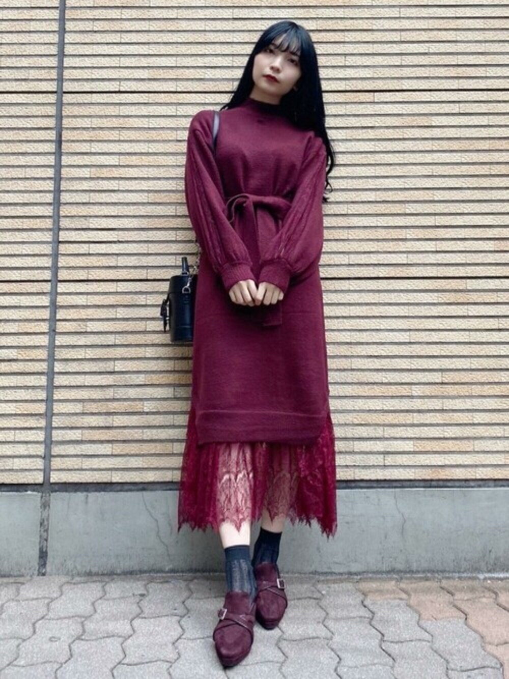 「ニット、ワンピース、レース、冬コーデ、ニットワンピース、ワインレッド、ミニバッグ、秋冬コーデ、EATME」｜「EATMEのハイネックマキシニットワンピース（ワンピース、レッド系）」を使った、eatme-staffさん（レディース・160cm）の冬コーディネートの1枚目の写真