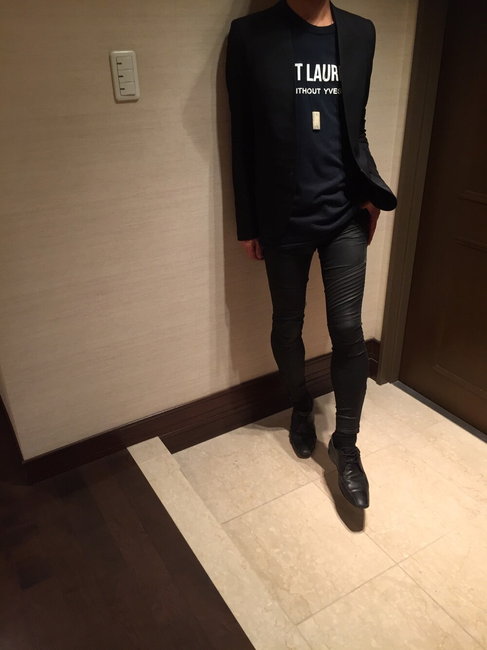 「VINTAGEのアイテム（Tシャツ/カットソー、ブラック系）」を使った、utnapishtimさん（メンズ・171cm）の秋コーディネートの1枚目の写真