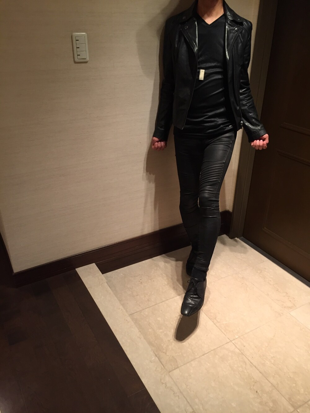「DIESELのアイテム（ライダースジャケット、ブラック系）」を使った、utnapishtimさん（メンズ・171cm）の秋コーディネートの1枚目の写真
