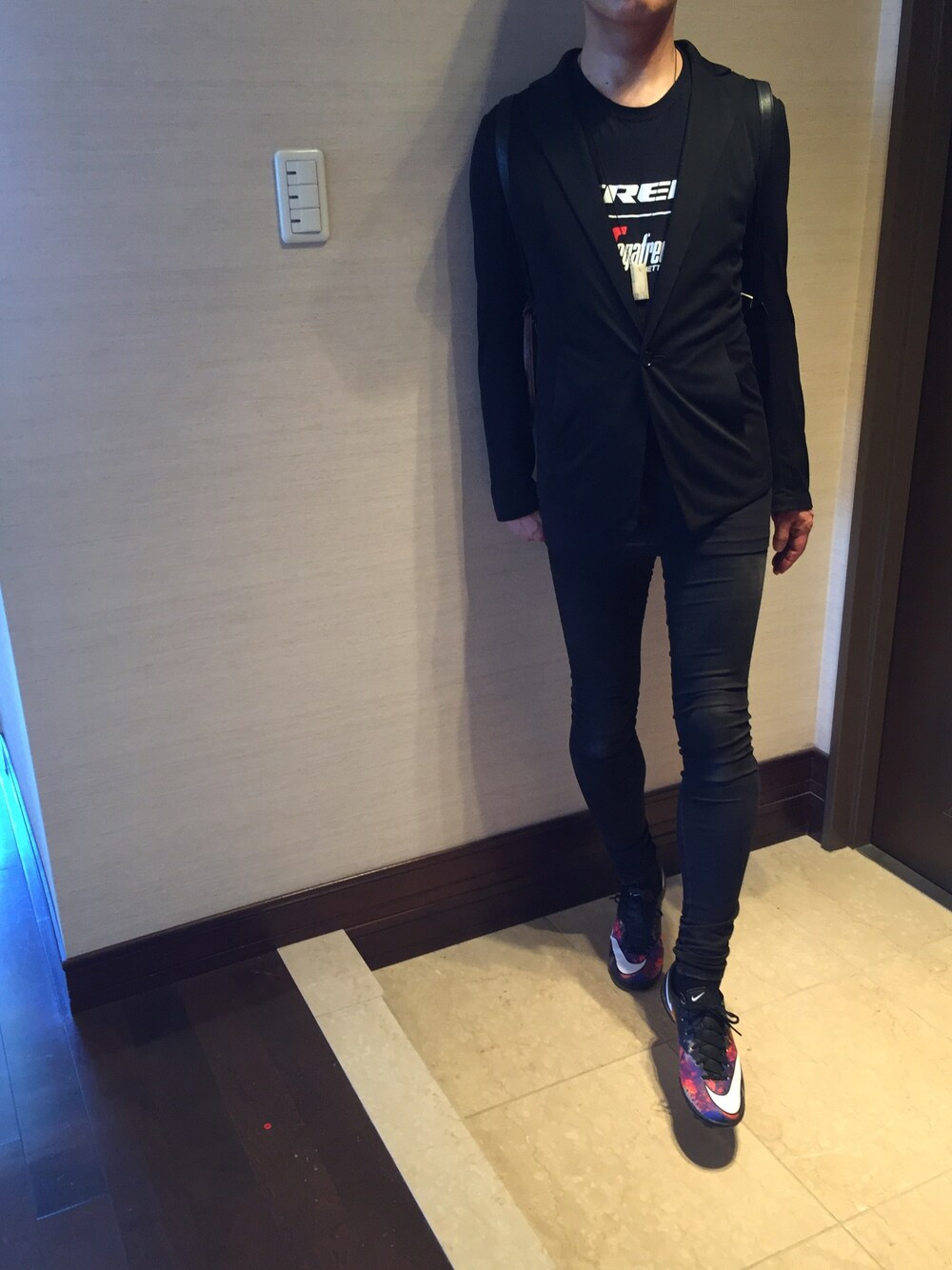「NIKEのアイテム（スニーカー、ブラック系）」を使った、utnapishtimさん（メンズ・171cm）の夏コーディネートの1枚目の写真