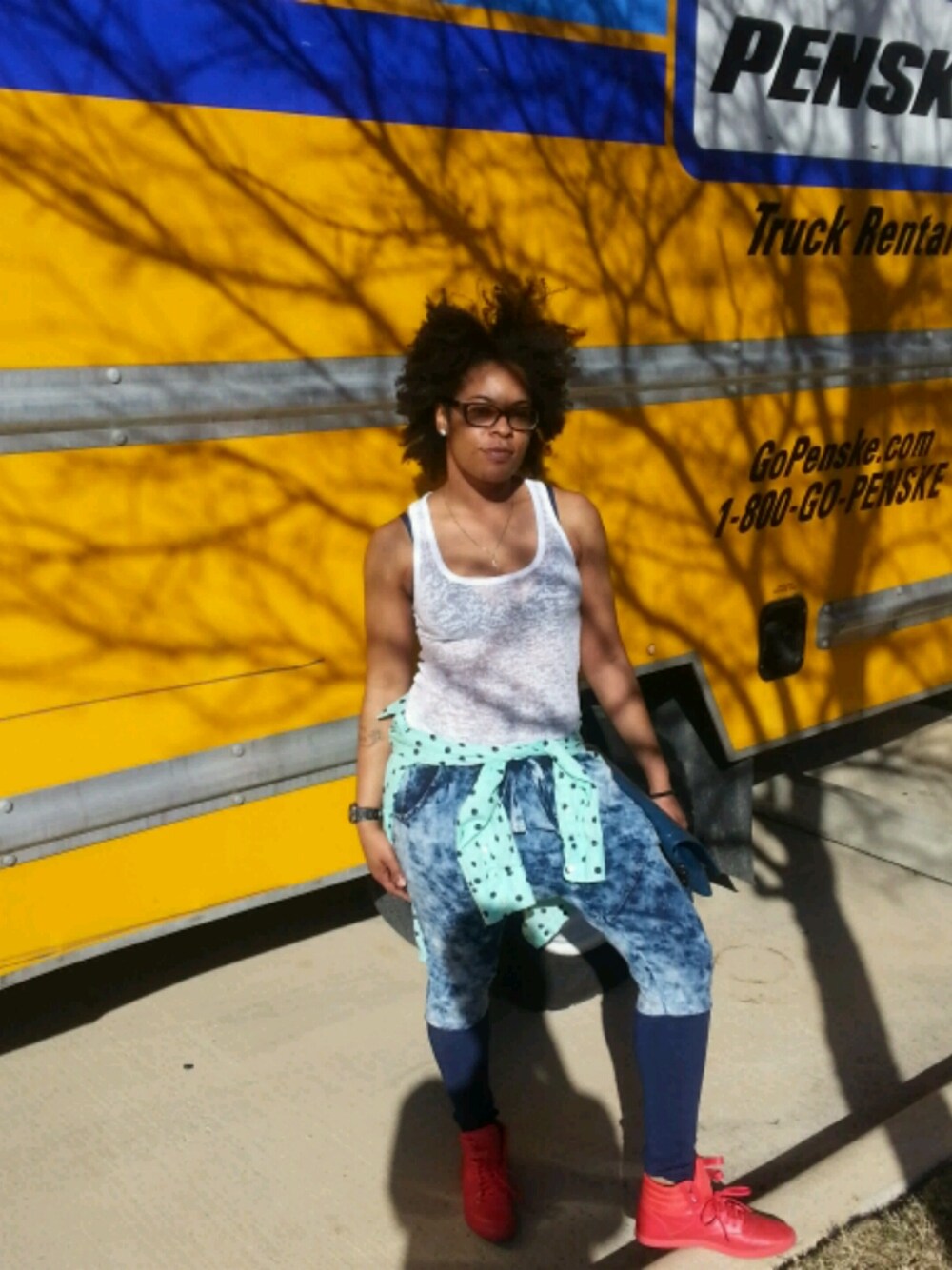 「FOREVER 21、merona、pants、reebok、sneakers、T.O.V.、top」｜M. Goldan Browneさん（レディース）の冬コーディネートの1枚目の写真