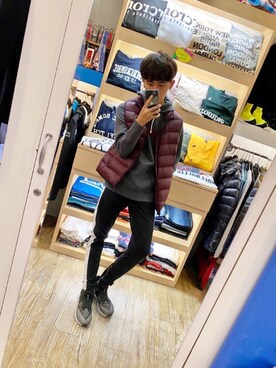 「Abercrombie&Fitch（アバークロンビーアンドフィッチ）のアイテム（ダウンベスト）」を使った、張維竣さん（メンズ・173cm）の冬コーディネート