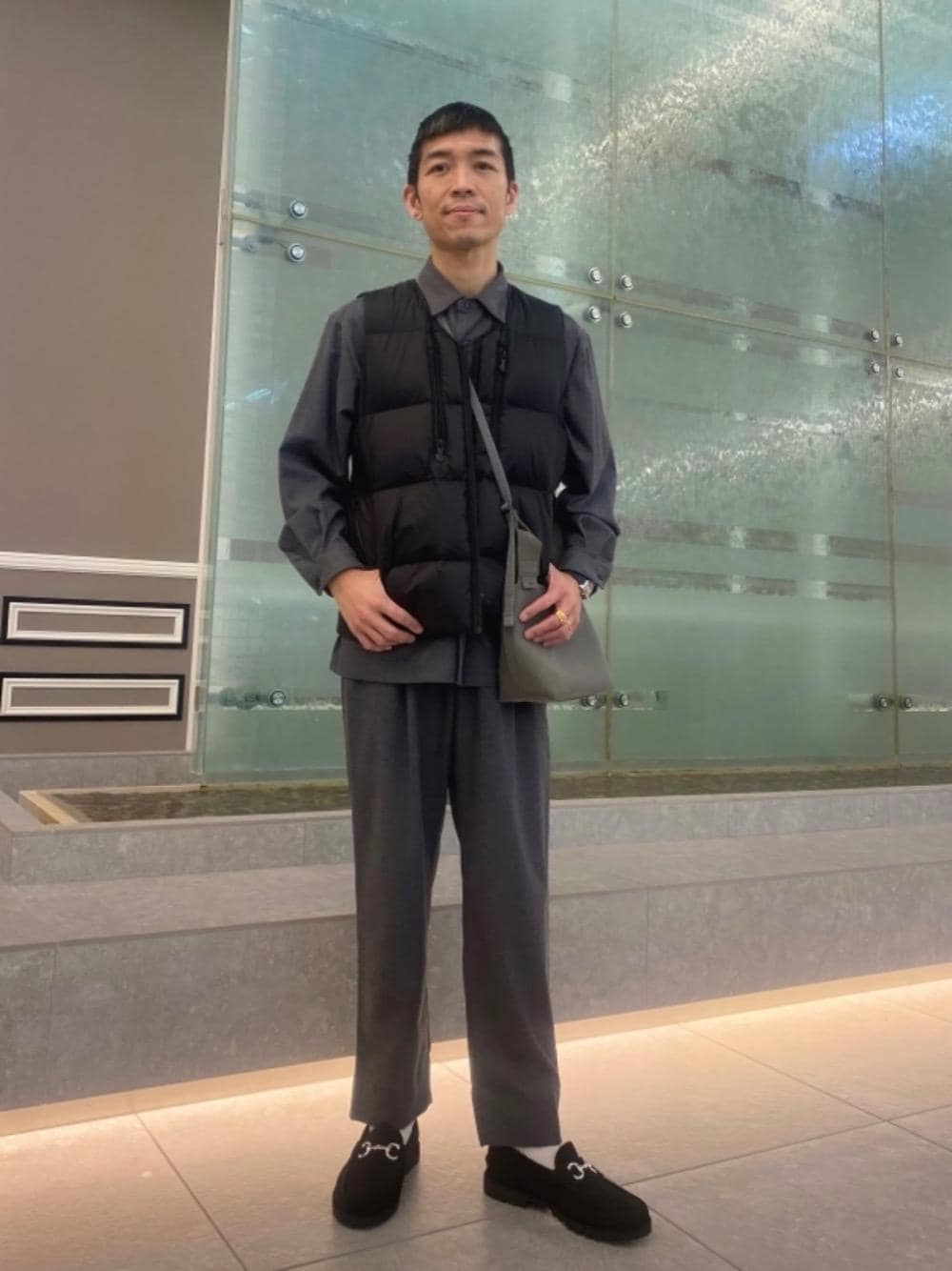 「Parabootの＜Paraboot（パラブーツ）＞ UASP BIT SUEDE LOAFER†（ローファー、ブラック系）」を使った、IMさん（メンズ・174cm）の冬コーディネートの1枚目の写真