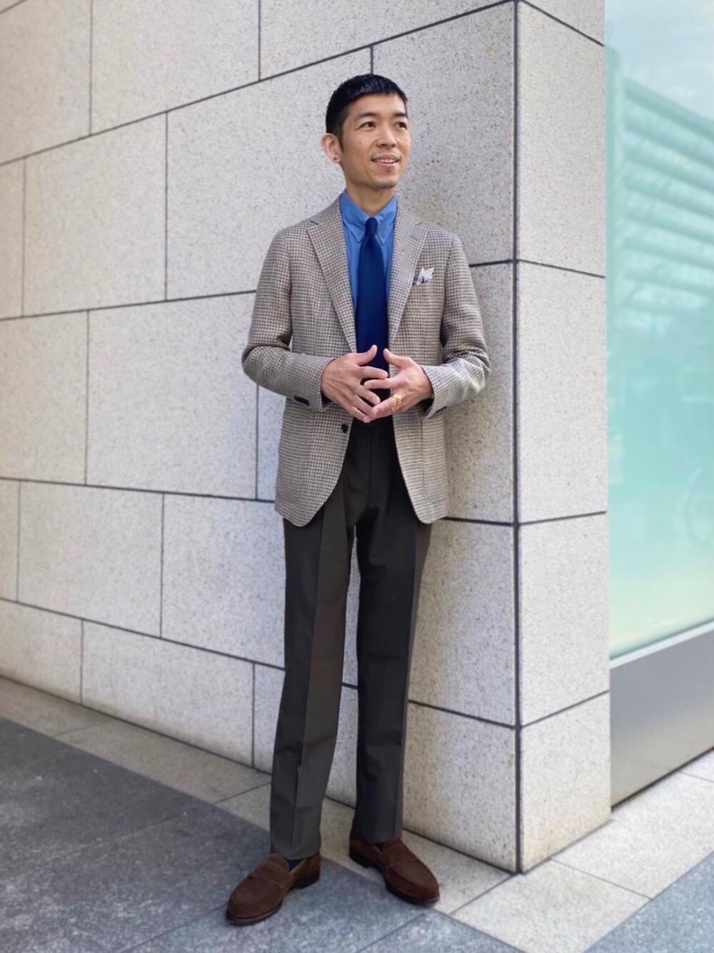 「CROCKETT&JONESの＜CROCKETT&JONES(クロケット&ジョーンズ)＞ BOSTON2 SUEDE LOAFE（ローファー、ブラウン系）」を使った、IMさん（メンズ・174cm）の冬コーディネートの1枚目の写真