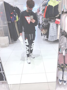 「Guess（ゲス）のアイテム（パーカー）」を使った、koyoooooさん（メンズ・175cm）の春コーディネート