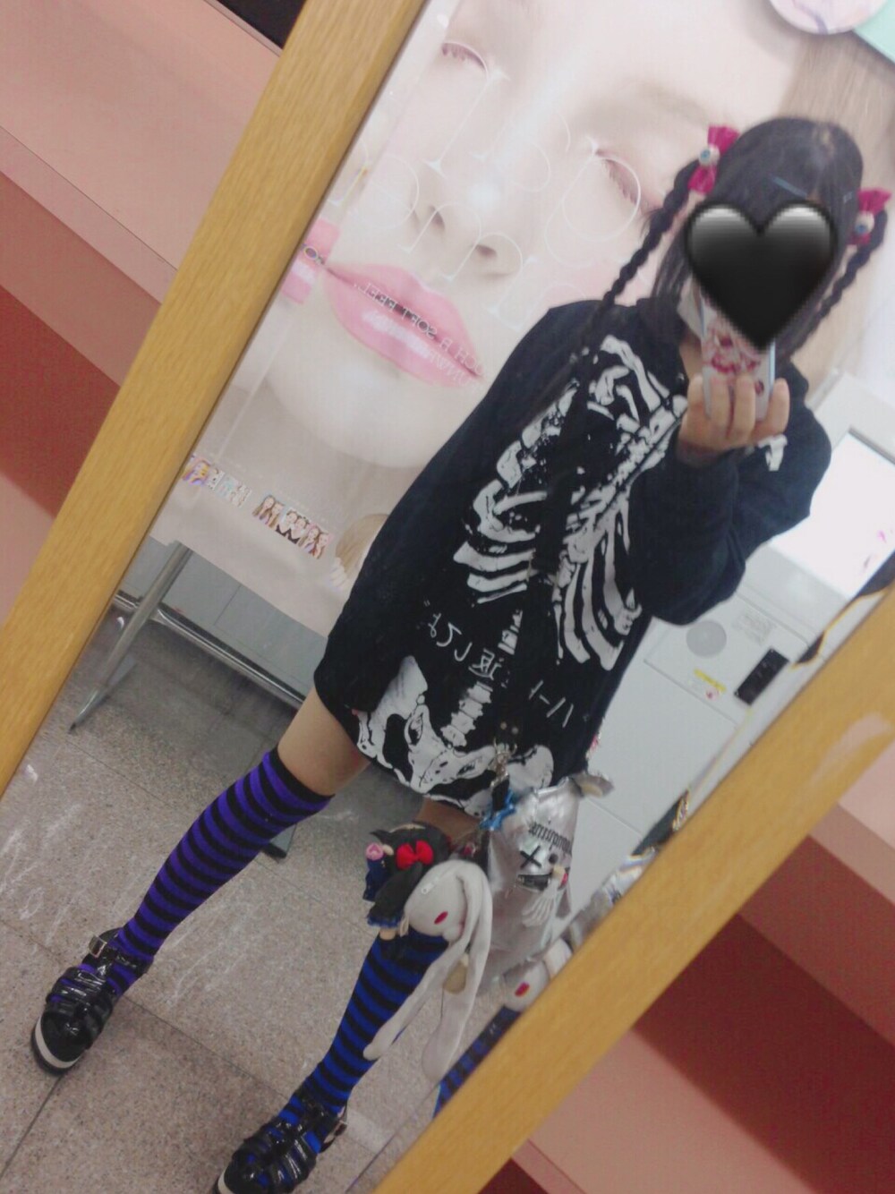 「KERA!、SUPERLOVERS、骨、HYPERCORE、目玉、みつあみ、パンクロック、原宿系、ニーハイソックス、Kawaii」｜「KREEPSVILLE 666のアイテム（ファッション雑貨、ピンク系）」を使った、りゆんさん（レディース・151cm）の秋コーディネートの1枚目の写真