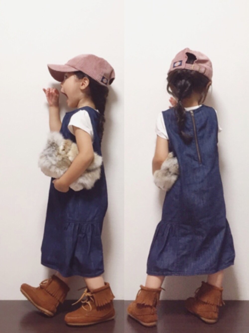 ブルー系のワンピース、ブラウン系のブーツ、ベージュ系のショルダーバッグを着用したキッズの夏コーディネートの1枚目の写真