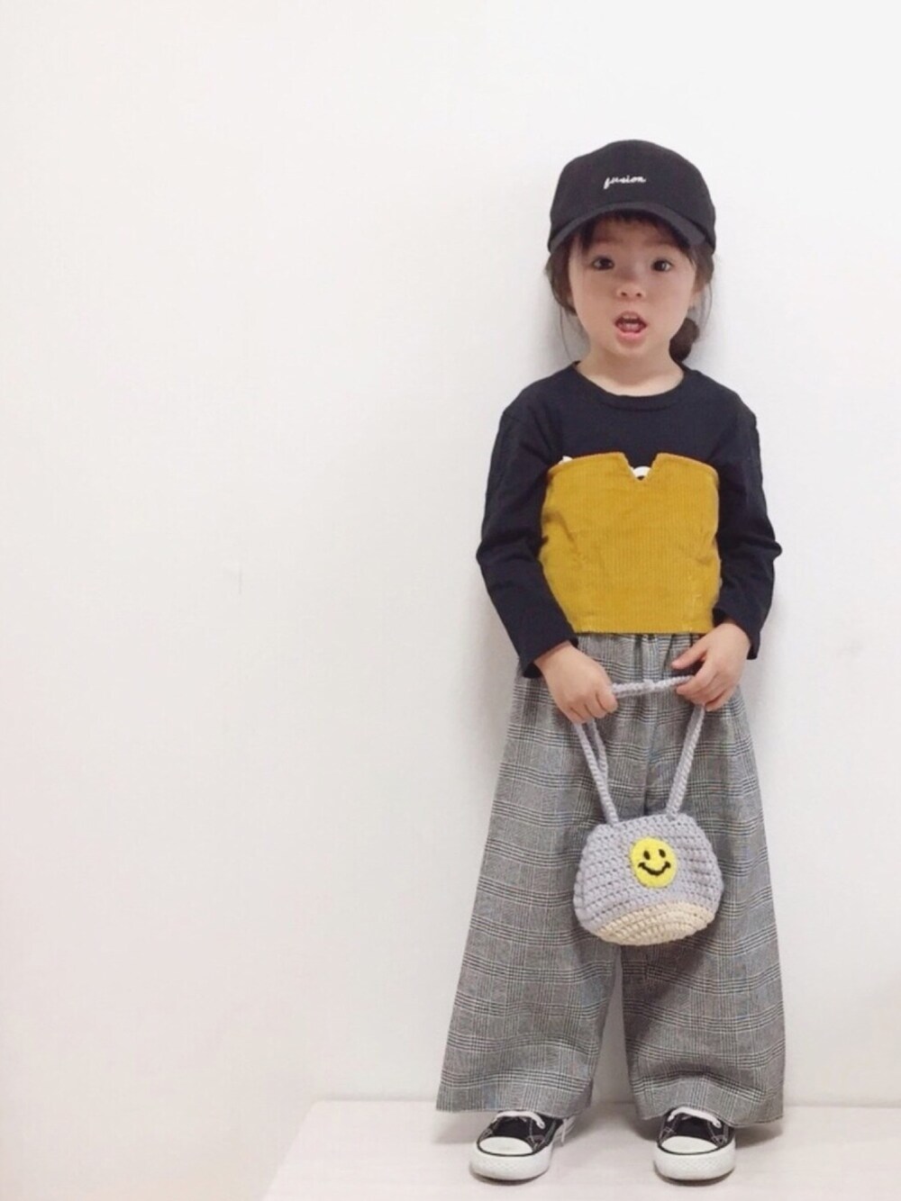 「あおmade、ニコちゃん、キャップ、ビスチェ、グレンチェック、コンバース」｜「GLOBAL WORKの【キッズ】カラーツイルキャップ/741725（キャップ、ブラック系）」を使った、RIOさん（キッズ・90cm）の秋コーディネートの1枚目の写真