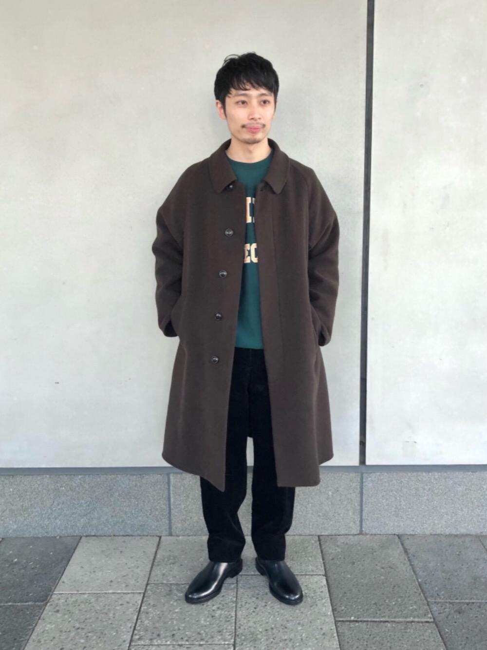 「トレンド、リラックス、モード、RECOMMEND  ITEM STYLING、WIDE SILHOUETTE STYLE、ベーシック/トラッド」｜「BEAUTY&YOUTH UNITED ARROWSのBY クリア 6W コーデュロイ 1P テーパードパンツ（その他パンツ、ブラック系）」を使った、宮部　恭輔さん（メンズ・167cm）の秋コーディネートの1枚目の写真
