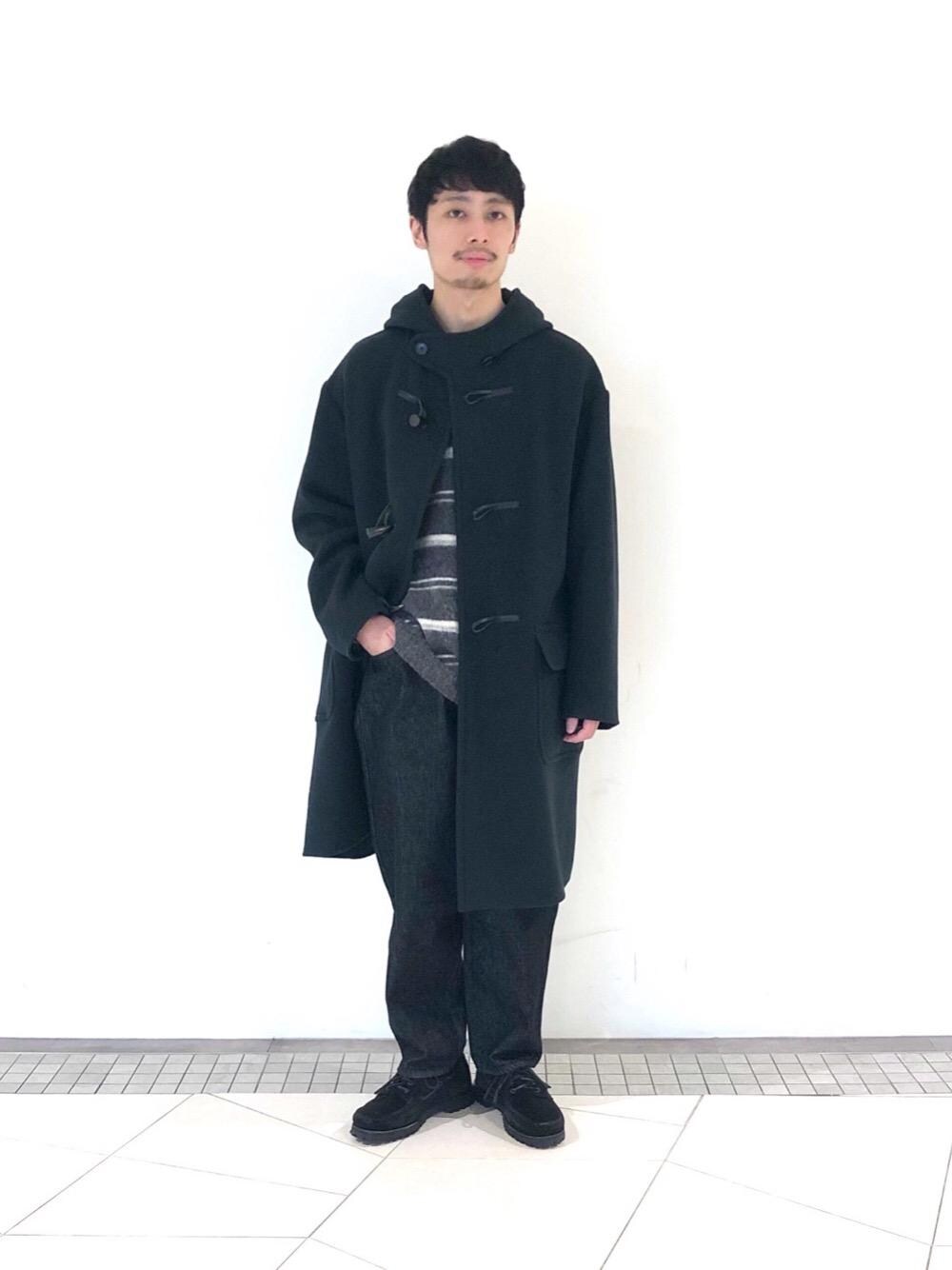「トレンド、リラックス、ストリート、モード、RECOMMEND  ITEM STYLING、EXCLUTIVE ITEM STYLE、WIDE SILHOUETTE STYLE、ベーシック/トラッド」｜「BEAUTY&YOUTH UNITED ARROWSのBY バルーンシルエット 5P スラブ デニムパンツ（デニムパンツ、ブラック系）」を使った、宮部　恭輔さん（メンズ・167cm）の秋コーディネートの1枚目の写真