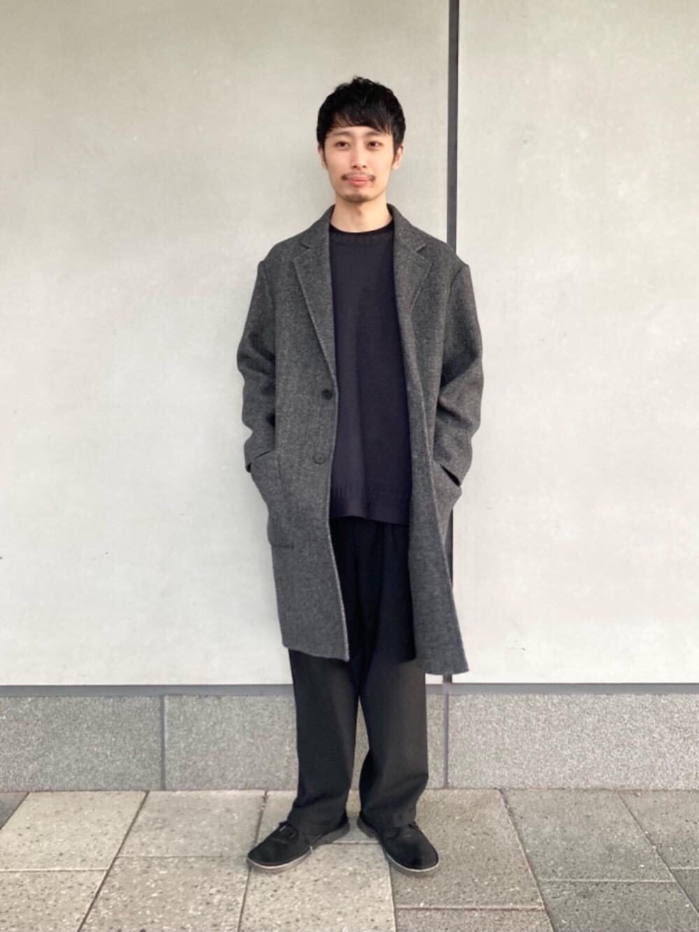 「トレンド、リラックス、モード、RECOMMEND  ITEM STYLING、WIDE SILHOUETTE STYLE、ベーシック/トラッド」｜「BEAUTY&YOUTH UNITED ARROWSのBY バルキー コットン ガンジーニット（ニット/セーター、ブルー系）」を使った、宮部　恭輔さん（メンズ・167cm）の秋コーディネートの1枚目の写真