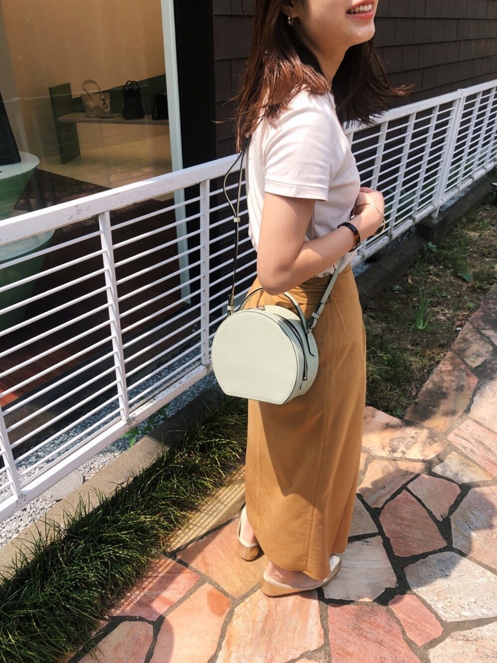 「Epoiのシキ　ショルダーバッグ（ショルダーバッグ、グリーン系）」を使った、matsumotoさん（レディース・158cm）の夏コーディネートの1枚目の写真