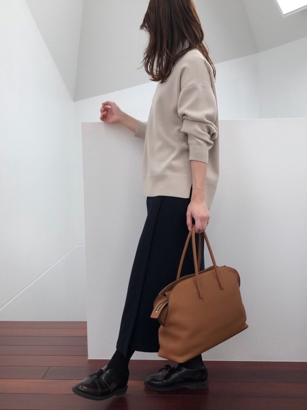 「シンプルコーデ、低身長コーデ、ニット、お仕事コーデ、マーチン」｜「SLOBE IENAのウォッシャブルフラノラップスカート【手洗い可能】◆（スカート、ブルー系）」を使った、matsumotoさん（レディース・158cm）の冬コーディネートの1枚目の写真