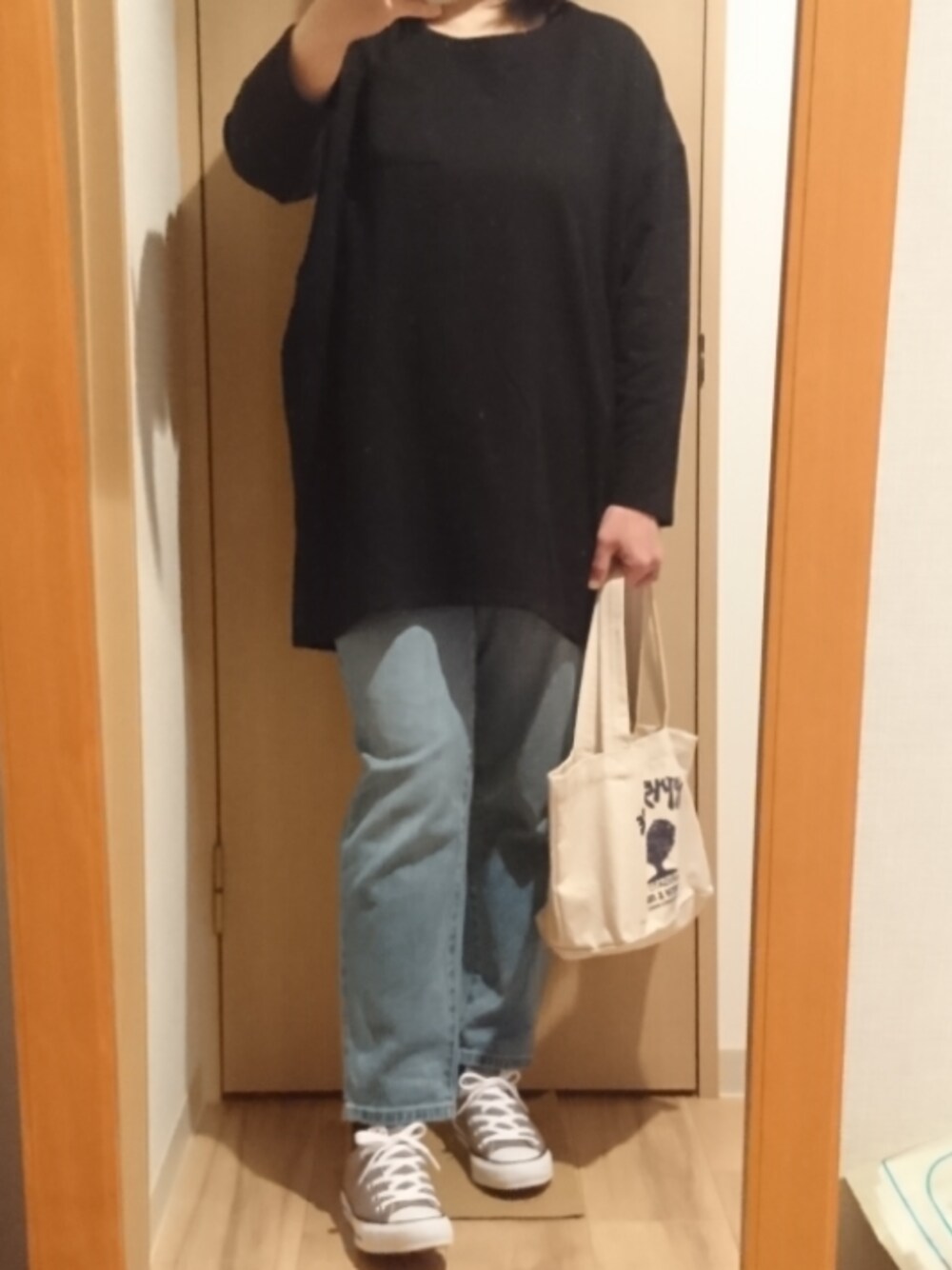 「CONVERSEのconverse(コンバース) NEXTAR110 OX(ネクスター110OX)（スニーカー、グレー系）」を使った、mochaさん（レディース・155cm）の夏コーディネートの1枚目の写真
