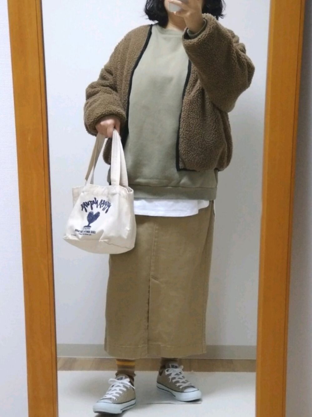 「CONVERSEの＜CONVERSE（コンバース）＞∴ALL STAR LOW オールスター スニーカー（スニーカー、ベージュ系）」を使った、mochaさん（レディース・155cm）の冬コーディネートの1枚目の写真