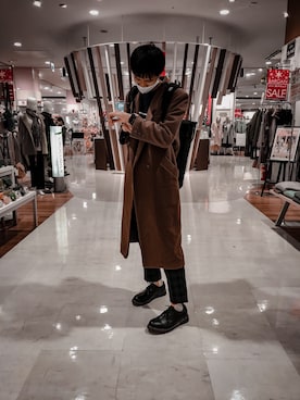 「アイテム（チェスターコート、ブラウン系）」を使った、Agpra Gunawanさん（メンズ・175cm）の冬コーディネート