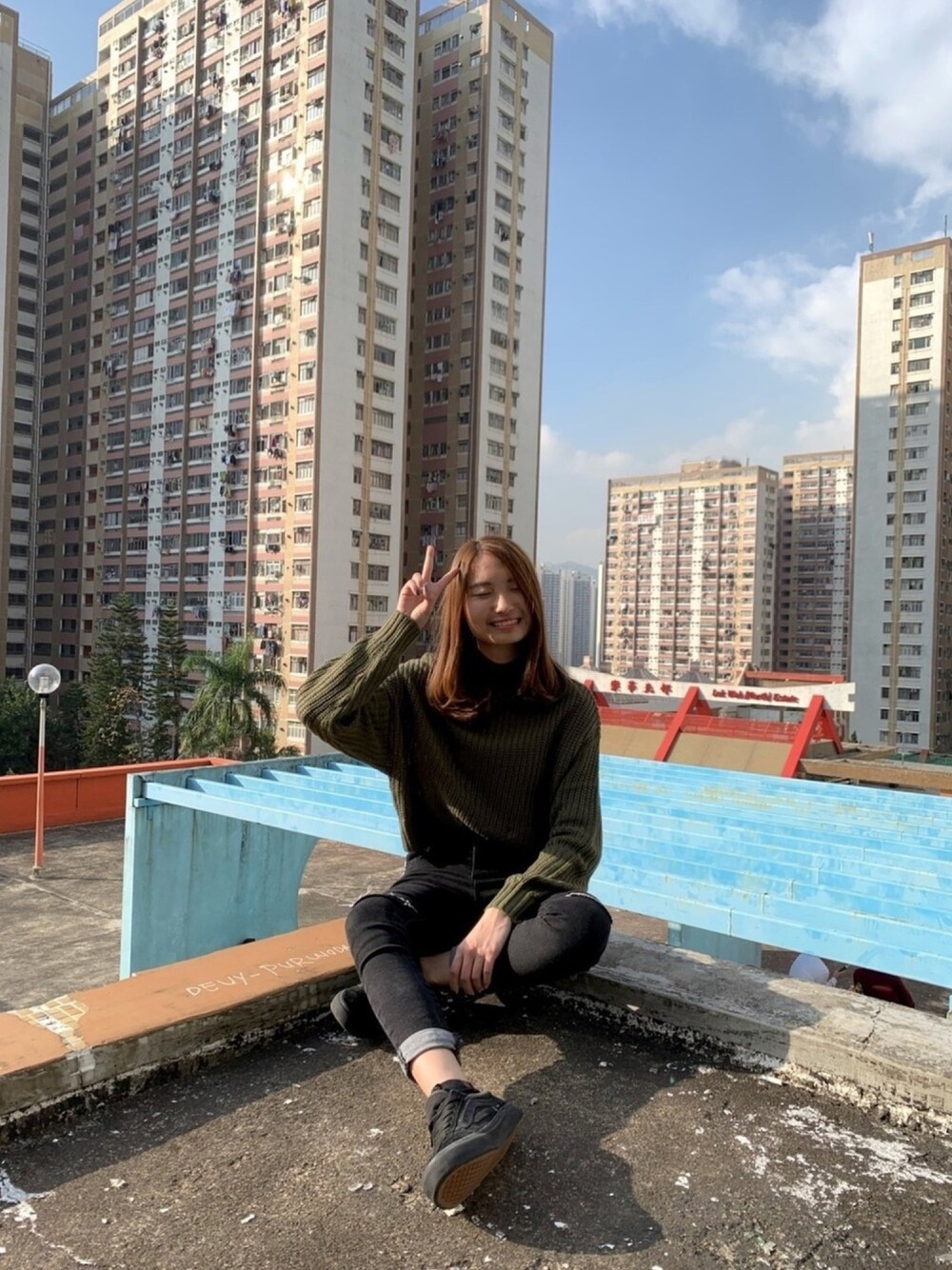 「ootd、香港、休閒、日系极简」｜「H&Mのアイテム（ニット/セーター、グリーン系）」を使った、S I .さん（レディース・157cm）の春コーディネートの1枚目の写真