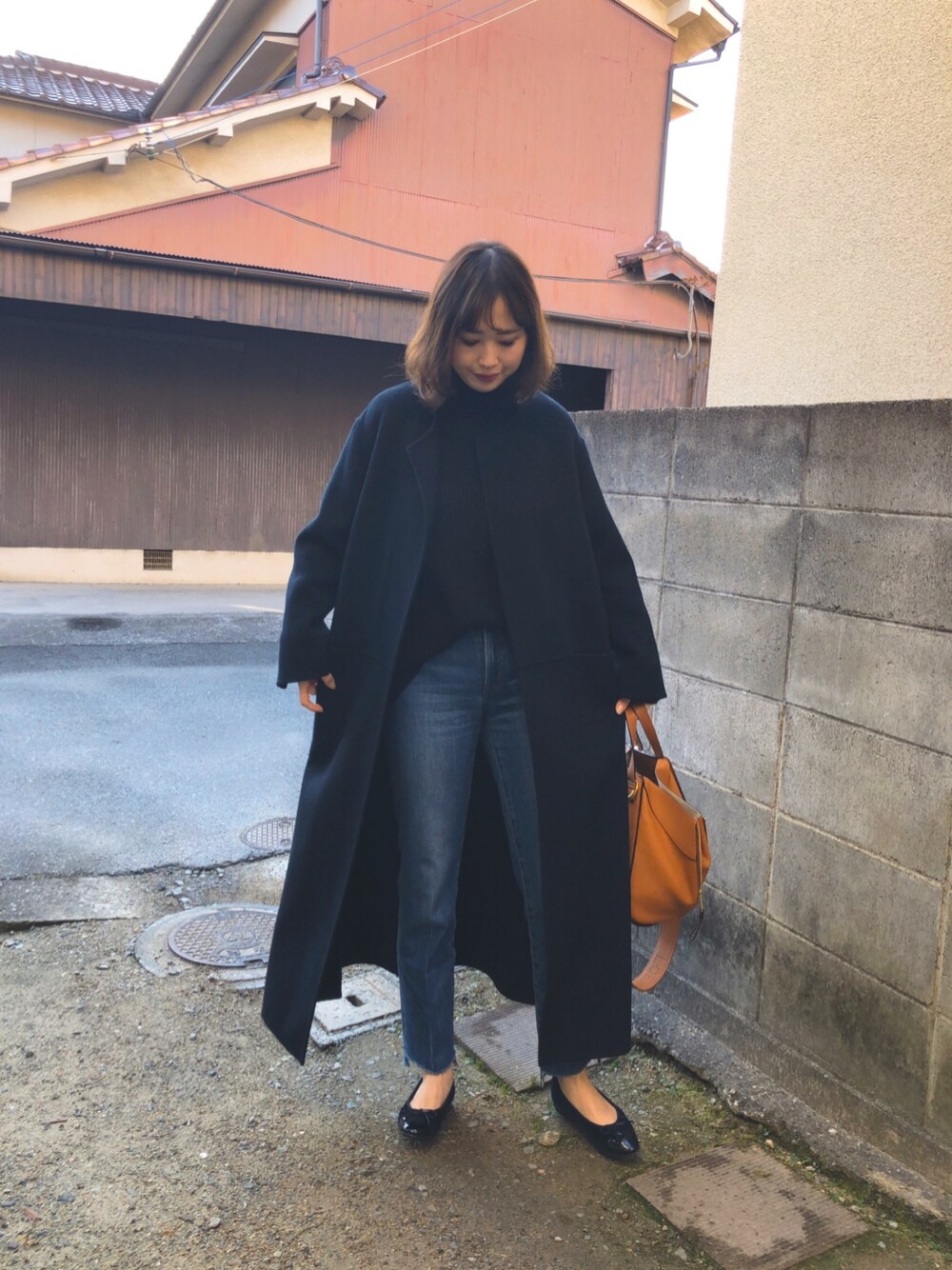 victorian リバーロングノーカラーコートを使った人気ファッション  