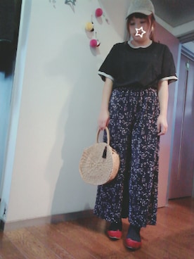 「花柄パンツ」｜「アイテム（キャップ）」を使った、maimaiko☺さん（レディース・163cm）の秋コーディネート