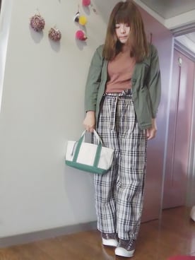 「カーキアウター」｜「アイテム（ノーカラージャケット）」を使った、maimaiko☺さん（レディース・163cm）の春コーディネート