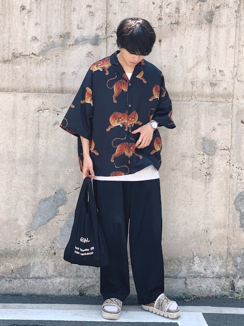 がーさんのシャツ/ブラウス「ビッグシルエット総柄開襟アロハシャツ(unrelaxing|アンリラクシング)」を使ったコーディネート
