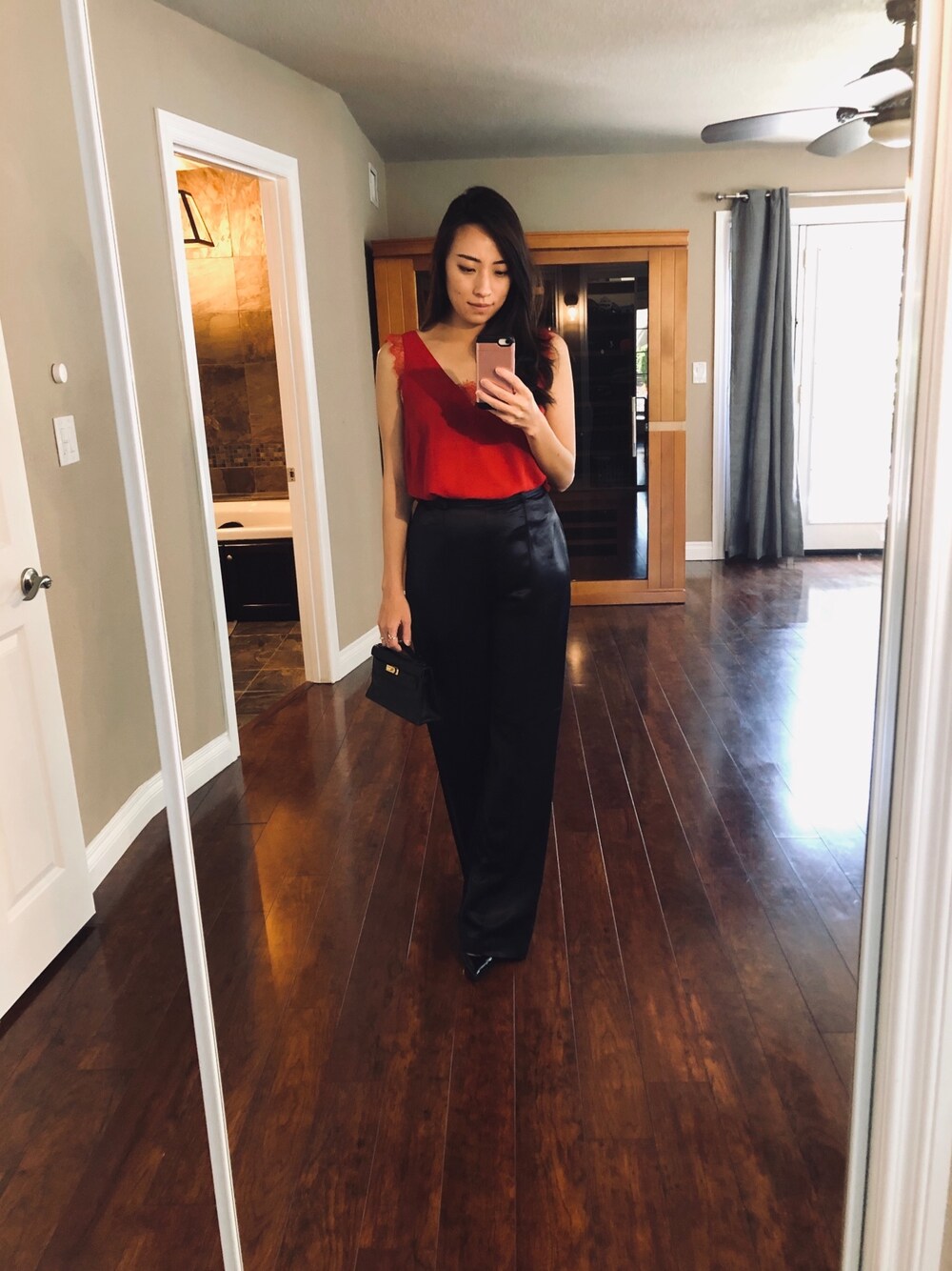 「HERMES、CINQ À SEPT、GUCCI、Neiman Marcus、summer style、red、kellypochette」｜「black tapeのアイテム（タンクトップ、レッド系）」を使った、MINさん（レディース・168cm）の夏コーディネートの1枚目の写真