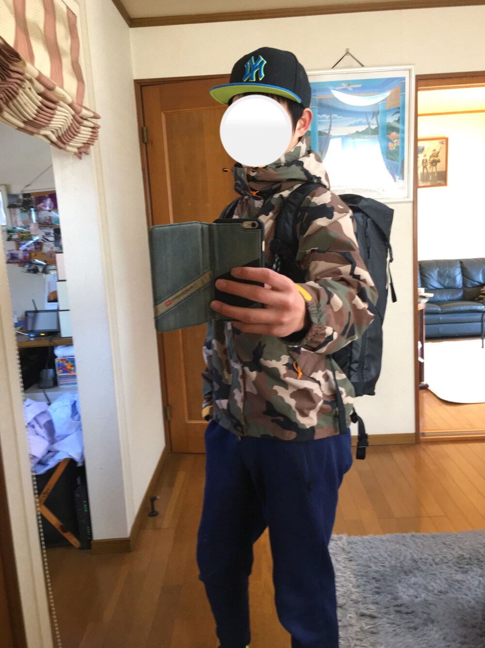 「休日スタイル、UNIQLO、スニーカー、キャップ、マウンテンパーカー、スウェット、カモフラ、迷彩、ストリート、黒リュック」｜「Columbiaのロックスハードジャケット（マウンテンパーカー、その他）」を使った、旬なたかのさん（メンズ・173cm）の冬コーディネートの1枚目の写真