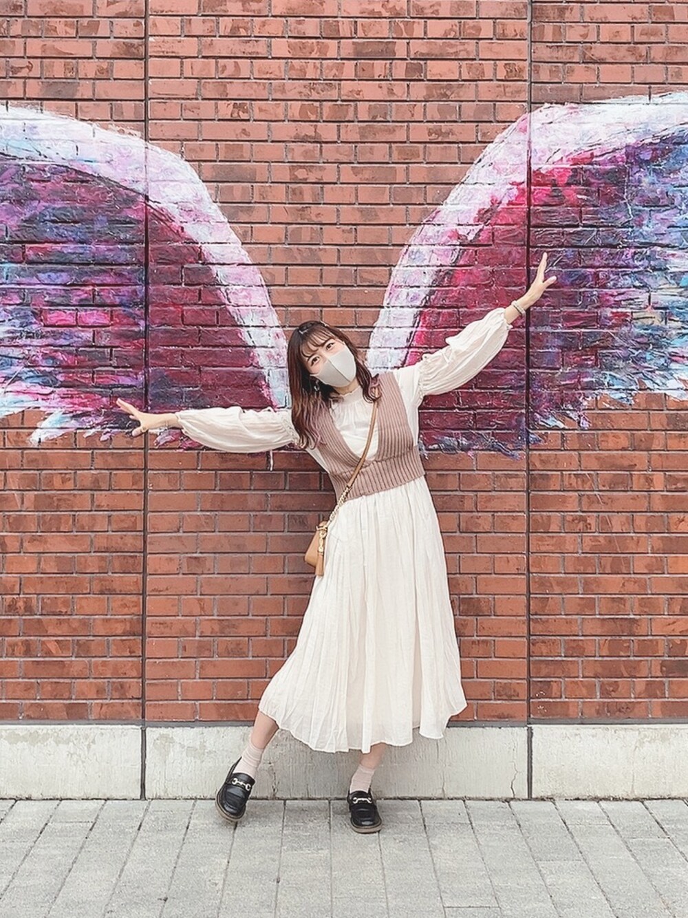 「秋冬コーデ、休日スタイル、ゆるコーデ、ootd、スカート、カジュアル、高身長女子、ワントーンコーデ」｜「LILLIANCARATのアイテム（ワンピース/ドレス、ベージュ系）」を使った、minakoさん（レディース・164cm）の秋コーディネートの1枚目の写真