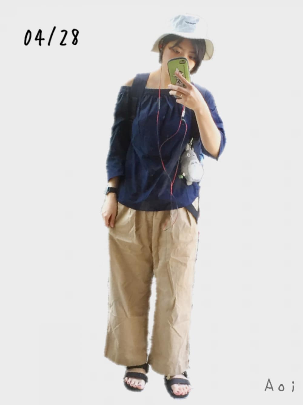 「ワイドパンツ、オフィスカジュアル、ハット、ラバーサンダル」｜「UNIQLOのエクストラファインコットンオフショルダーブラウス（7分袖）（シャツ/ブラウス、ブルー系）」を使った、→蒼さん（レディース・154cm）の春コーディネートの1枚目の写真