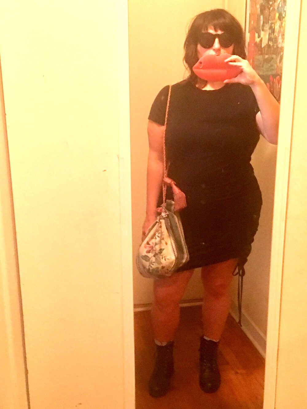 「ootd、working style、combat boots、little black dress、bodycon、black、plussize、curvy、ruched」｜「Handmadeのアイテム（ショルダーバッグ、ピンク系）」を使った、sugarbonezさん（レディース・168cm）の夏コーディネートの1枚目の写真