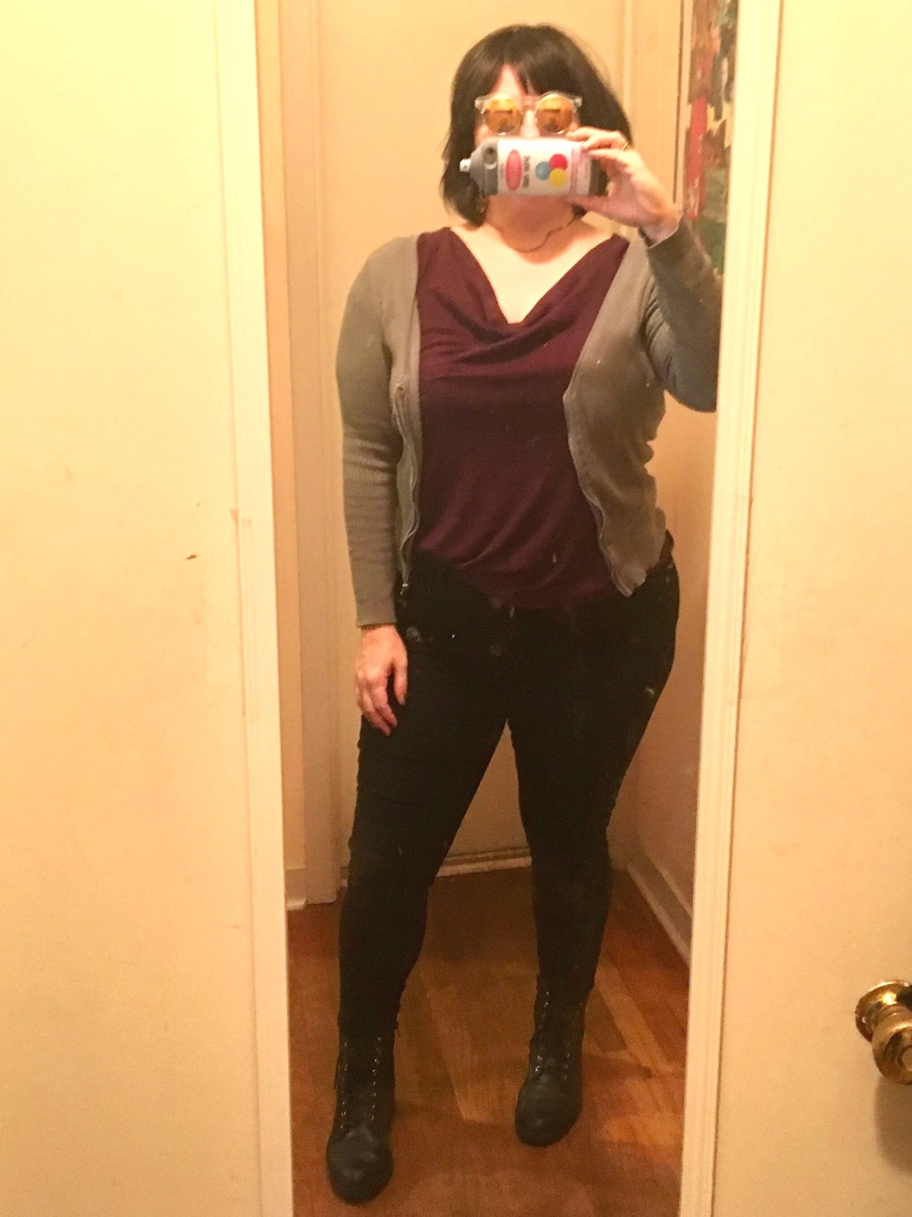 「working style、ootd、Cowl-neck、cardigan、jeans、skinny jeans、curvy、plussize、combat boots、simple」｜「GAPのアイテム（ニット/セーター、パープル系）」を使った、sugarbonezさん（レディース・168cm）の冬コーディネートの1枚目の写真