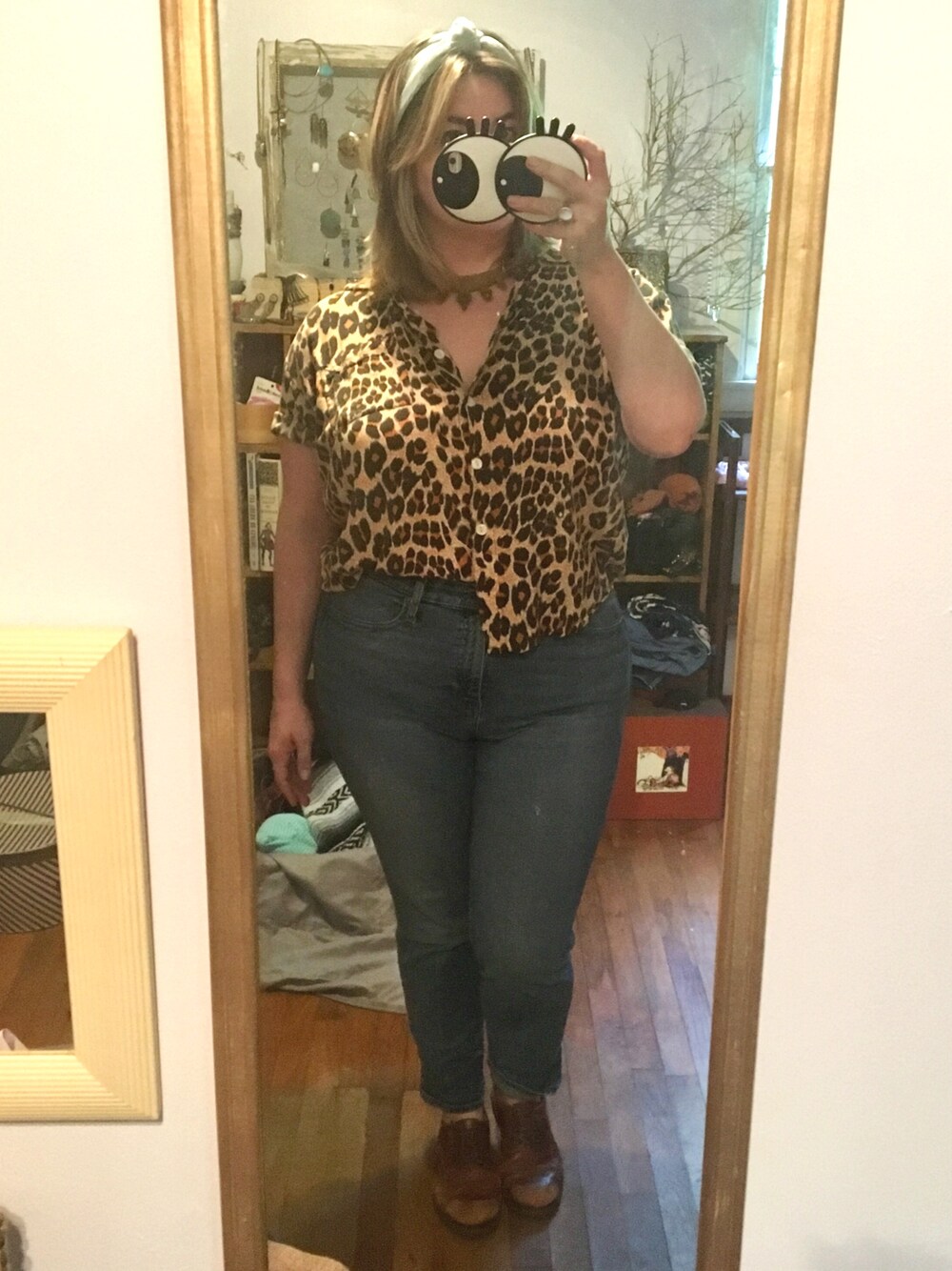 「working style、plussize、ootd、vintage、stylist、leopard、animal print、headband、jeans、fall」｜「GAPのアイテム（デニムパンツ、ブルー系）」を使った、sugarbonezさん（レディース・168cm）の夏コーディネートの1枚目の写真